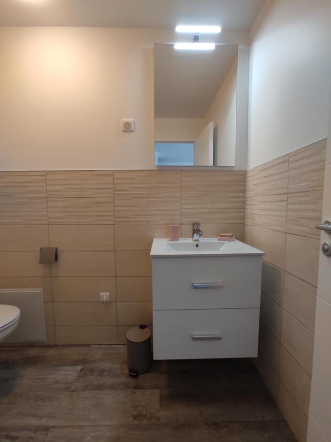 Appartement Climatise Avec Balcon,Wifi, Proche Remparts 아비뇽 외부 사진